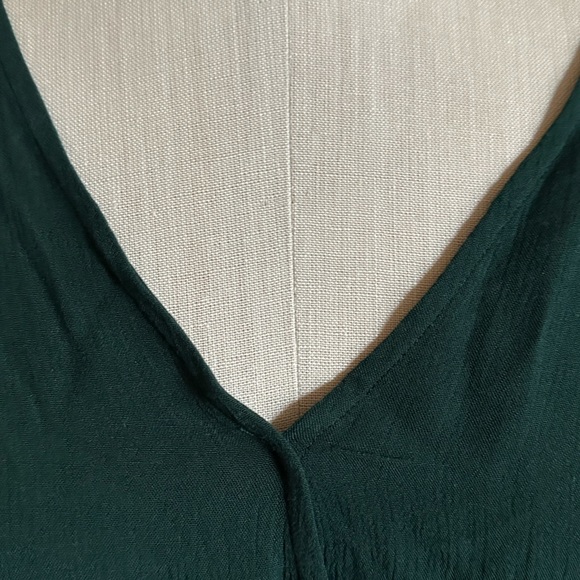 BNWT Paper Crane Women’s Cropped Blouse. Size small - Picture 3 of 6